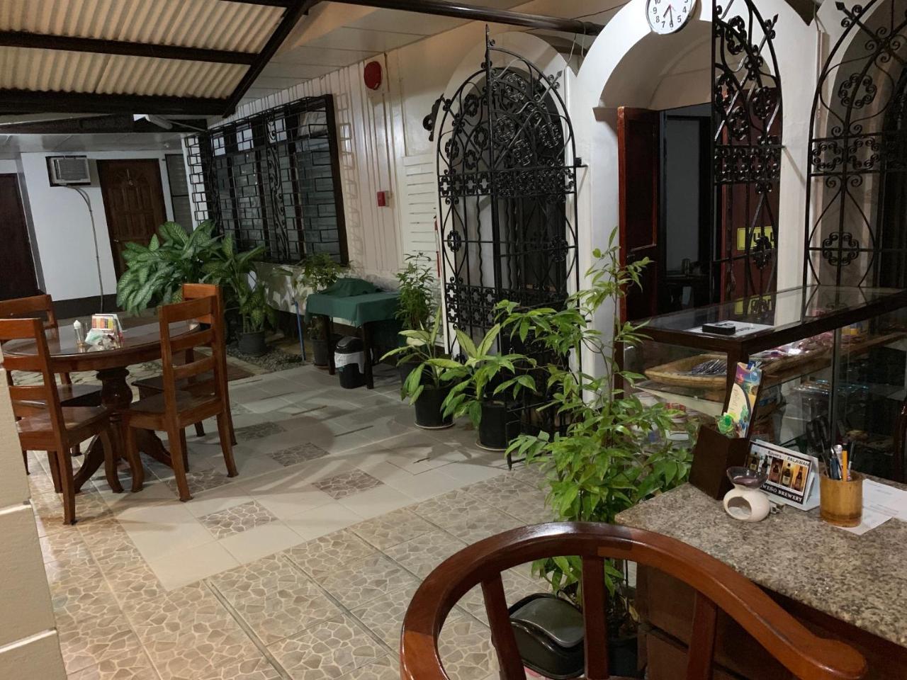 Matutina pensiónne Puerto Princesa Exterior foto