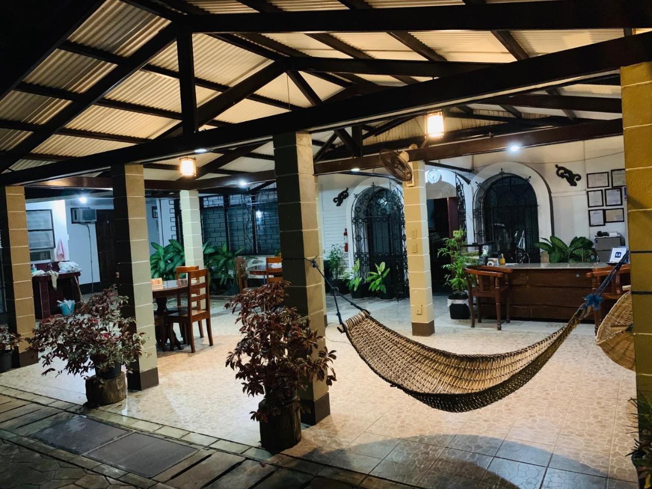Matutina pensiónne Puerto Princesa Exterior foto